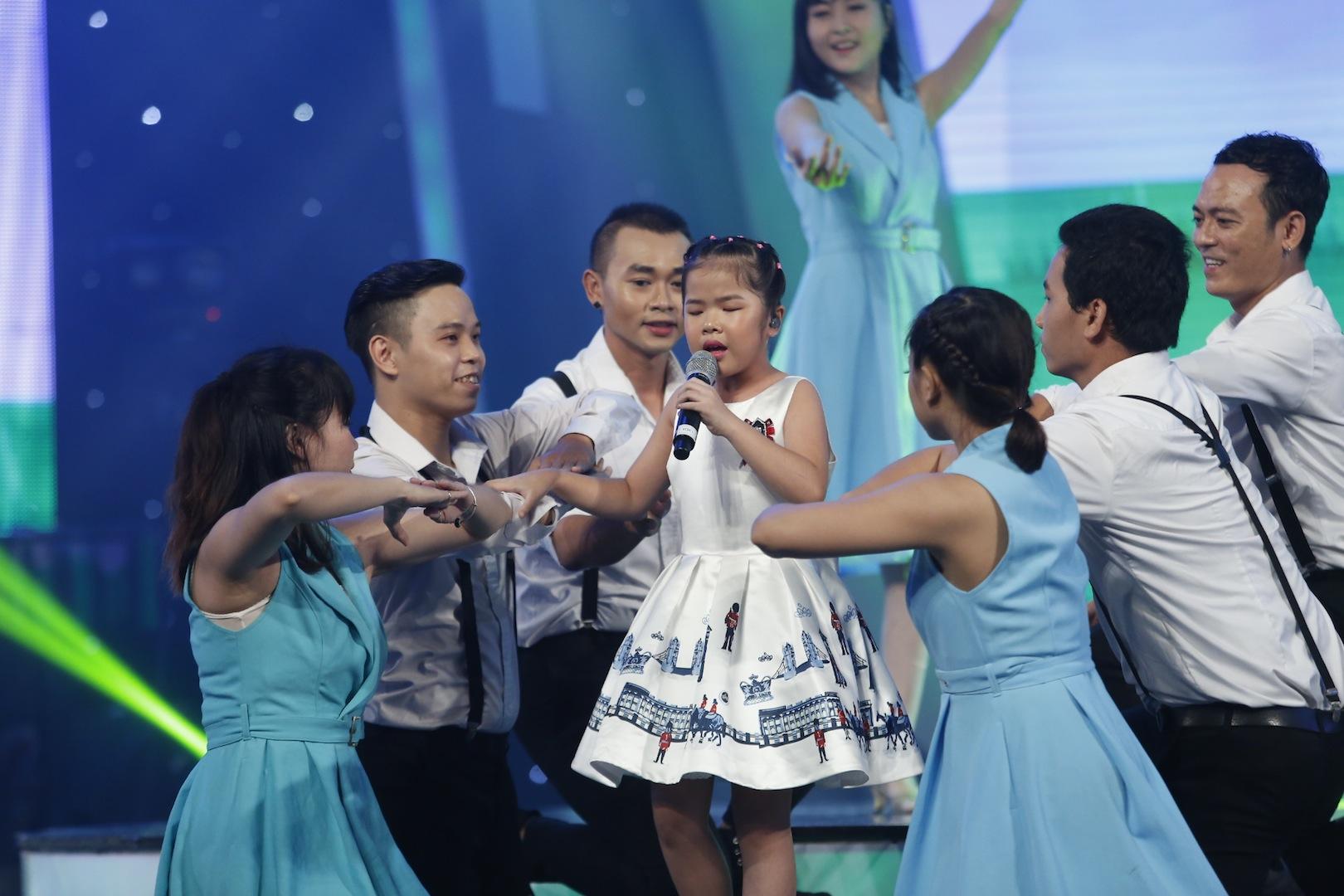 Vietnam Idol Kids: Hát hit của Mỹ Tâm, cô bé khiếm thị bị loại trước Chung kết-4