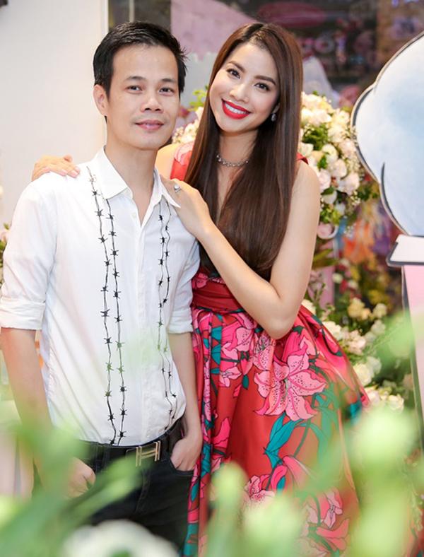 Phạm Hương mặt mộc đi hát karaoke sau sự cố quán trà sữa bị tạt sơn-9