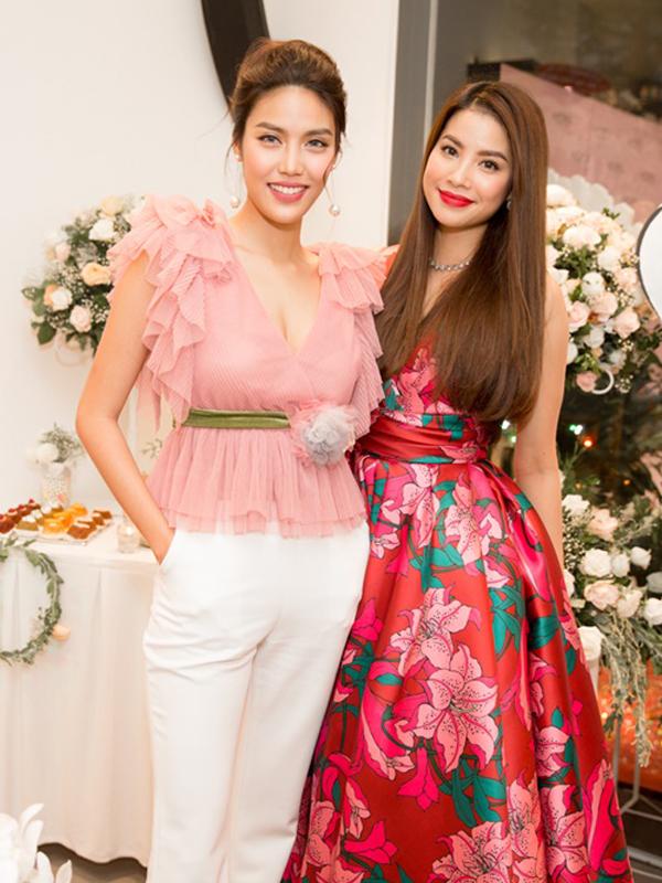 Phạm Hương mặt mộc đi hát karaoke sau sự cố quán trà sữa bị tạt sơn-13