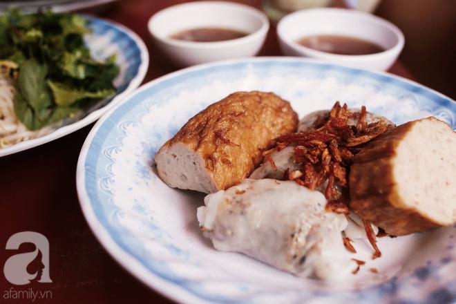Quán bánh cuốn của hai phụ nữ lấy chung một chồng, siêu ngon, siêu đắt đỏ từ 1954 mà khách vẫn 'ghiền'-1