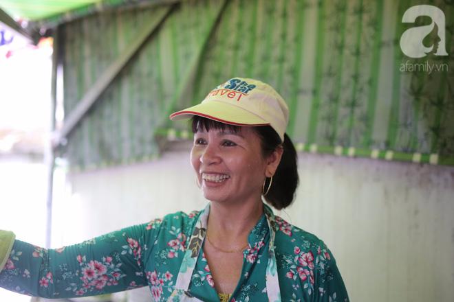 Quán bánh cuốn của hai phụ nữ lấy chung một chồng, siêu ngon, siêu đắt đỏ từ 1954 mà khách vẫn 'ghiền'-5