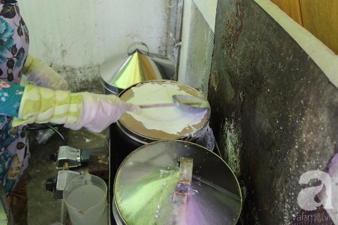 Quán bánh cuốn của hai phụ nữ lấy chung một chồng, siêu ngon, siêu đắt đỏ từ 1954 mà khách vẫn 'ghiền'-7