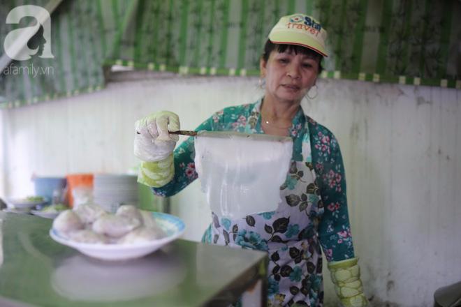 Quán bánh cuốn của hai phụ nữ lấy chung một chồng, siêu ngon, siêu đắt đỏ từ 1954 mà khách vẫn 'ghiền'-8