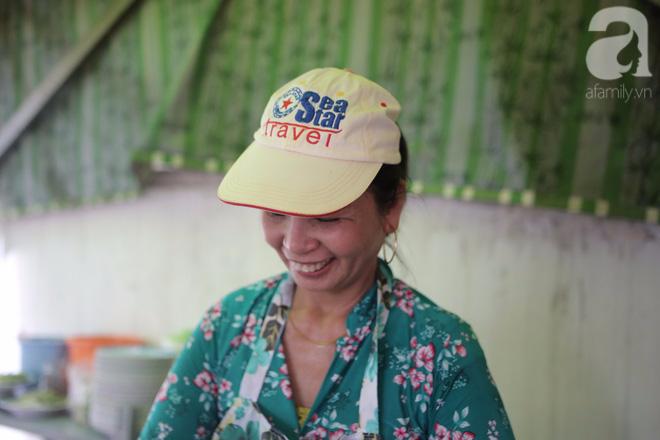 Quán bánh cuốn của hai phụ nữ lấy chung một chồng, siêu ngon, siêu đắt đỏ từ 1954 mà khách vẫn 'ghiền'-12