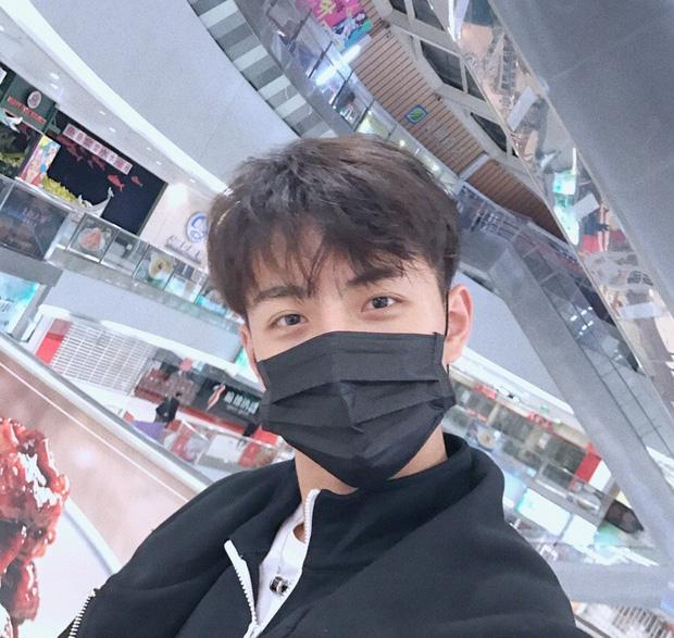 Nhan sắc thật của 'hot boy khẩu trang' làm các cô gái phát cuồng-1