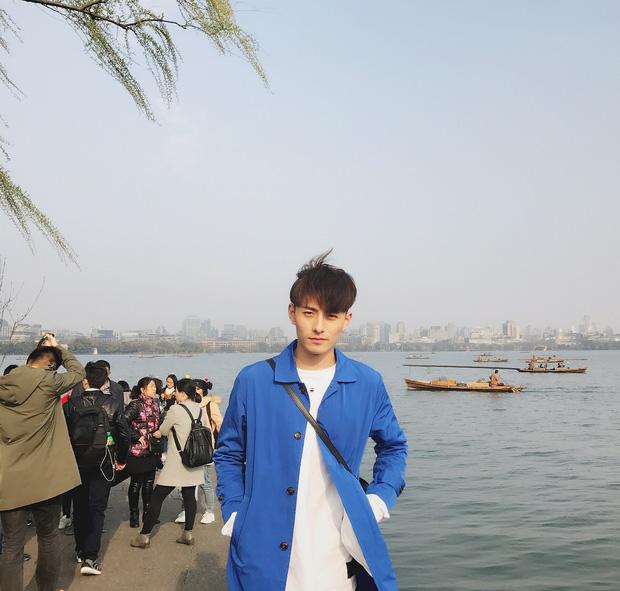 Nhan sắc thật của 'hot boy khẩu trang' làm các cô gái phát cuồng-6