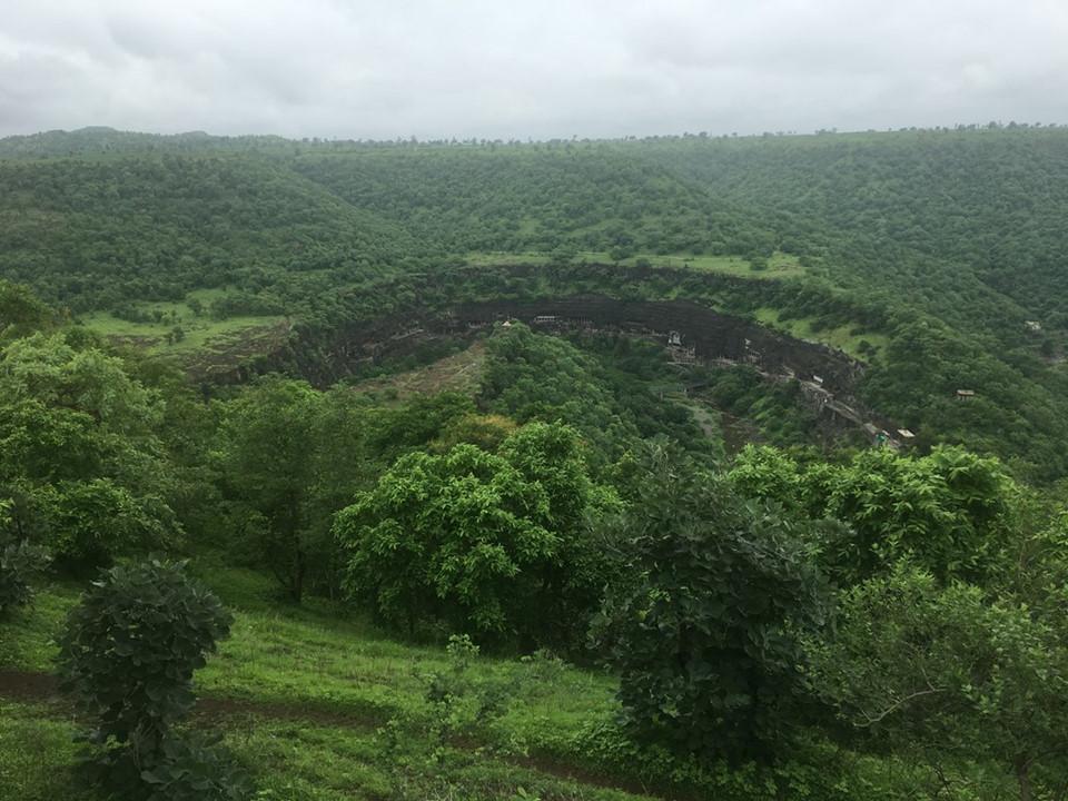 Hang đá kể câu chuyện nghìn năm giữa rừng xanh Ấn Độ-1