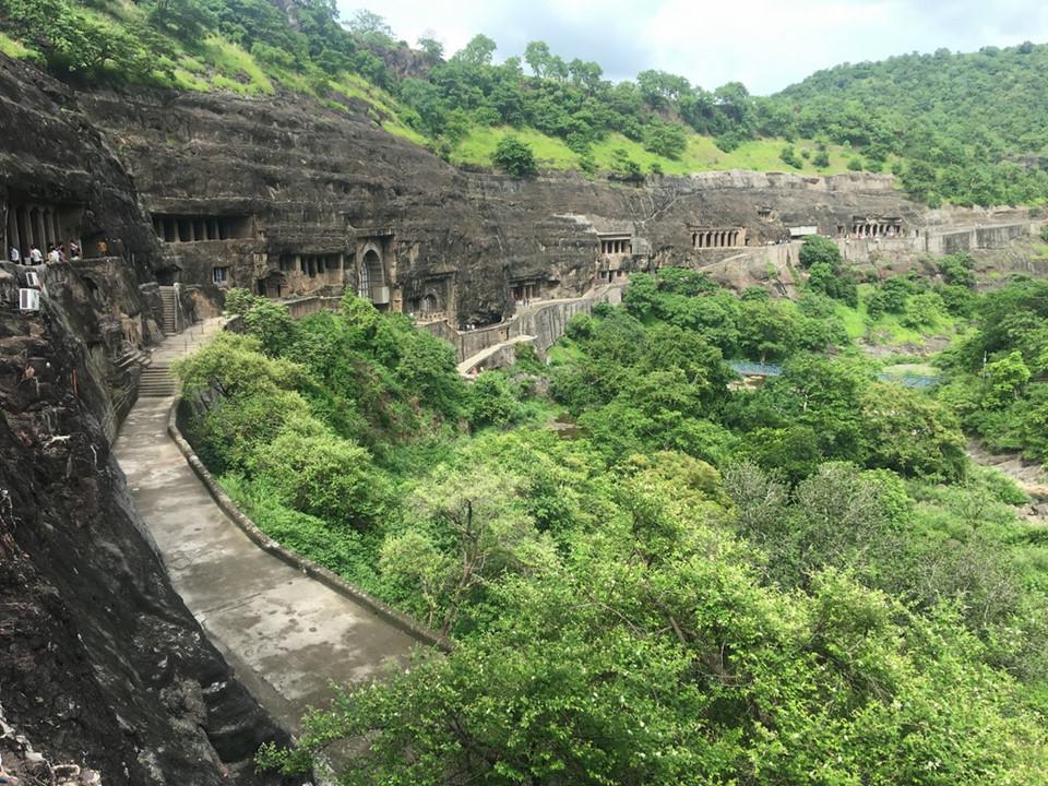 Hang đá kể câu chuyện nghìn năm giữa rừng xanh Ấn Độ-9