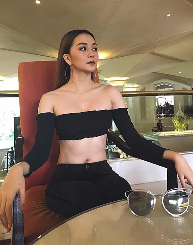 Chẳng ngại gì hết, con gái bây giờ tự tin mặc áo chỉ bằng... 1 gang tay ra đường-4