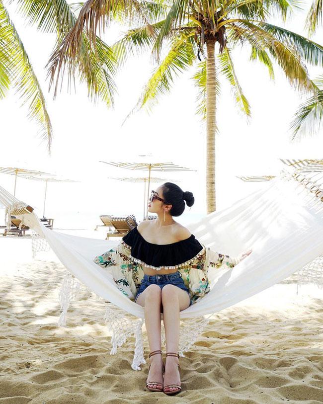 Chẳng ngại gì hết, con gái bây giờ tự tin mặc áo chỉ bằng... 1 gang tay ra đường-12