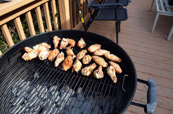 Không phải đặt thịt lên phía trên than để nướng là đúng đâu, vị trí đúng nhất chính là đây-2