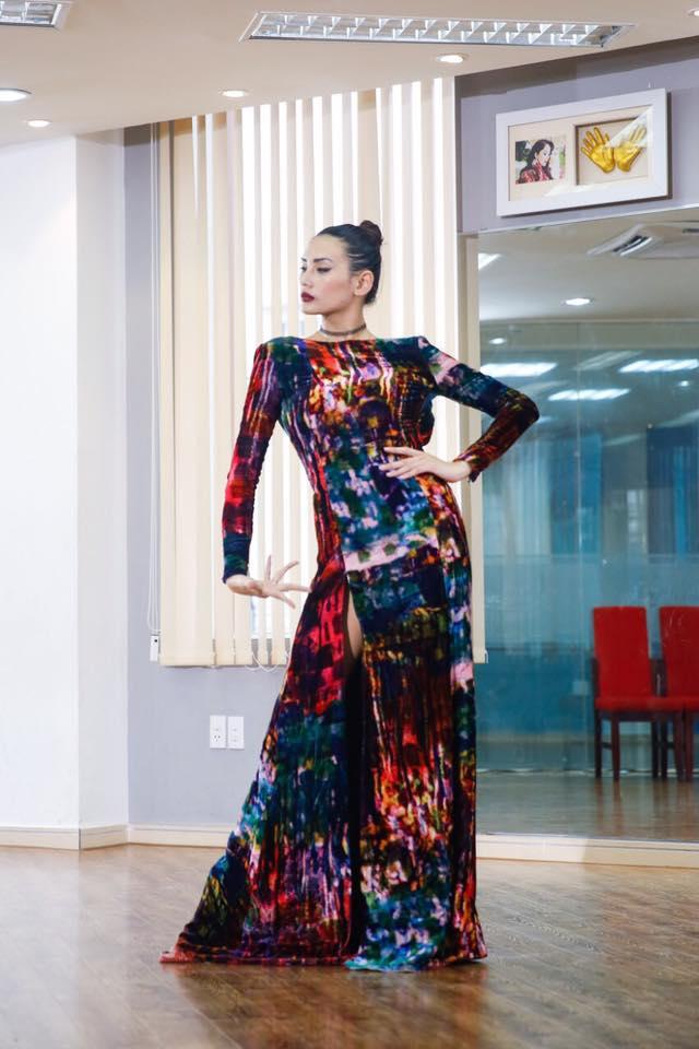 Võ Hoàng Yến ơi, đến khi nào mới chịu ngừng những bộ cánh thảm họa!-1