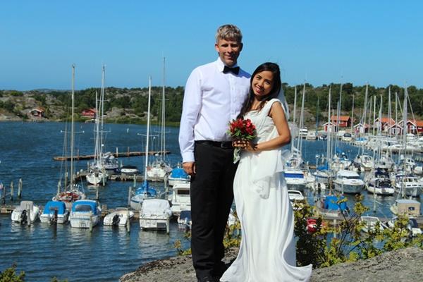 Chàng rể Thụy Điển tương lai chào bố mẹ vợ là 'chào bờ mi' và đám cưới màu xanh bạc hà-1