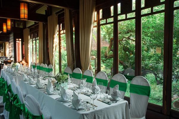 Chàng rể Thụy Điển tương lai chào bố mẹ vợ là 'chào bờ mi' và đám cưới màu xanh bạc hà-8