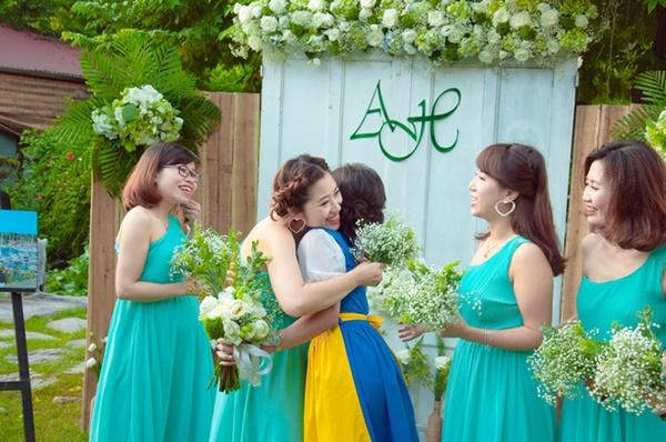 Chàng rể Thụy Điển tương lai chào bố mẹ vợ là 'chào bờ mi' và đám cưới màu xanh bạc hà-12