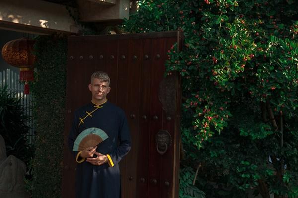 Chàng rể Thụy Điển tương lai chào bố mẹ vợ là 'chào bờ mi' và đám cưới màu xanh bạc hà-15