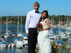 Chàng rể Thụy Điển tương lai chào bố mẹ vợ là 'chào bờ mi' và đám cưới màu xanh bạc hà