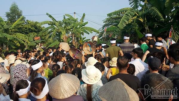 Vụ cháy ở Hoài Đức: 7 người ôm nhau chết trong nhà tắm-4