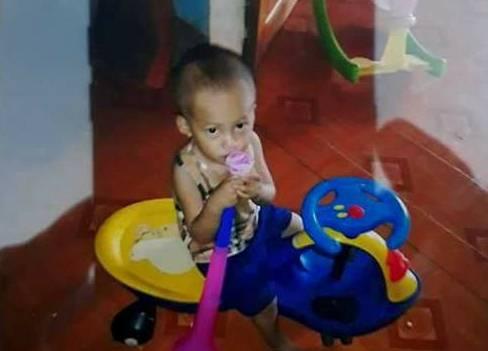 Thanh Hóa: Bé trai 20 tháng tuổi mất tích bí ẩn chỉ sau 2 phút ôm cổ mẹ trong bếp-1