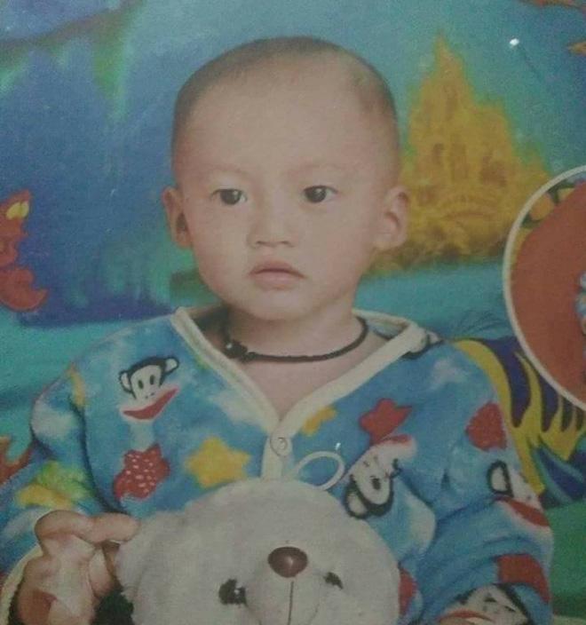 Thanh Hóa: Bé trai 20 tháng tuổi mất tích bí ẩn chỉ sau 2 phút ôm cổ mẹ trong bếp-3