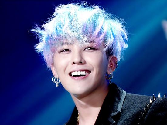 Sao Hàn 30/7: G-Dragon bất ngờ thanh toán bữa tối cho một fan may mắn