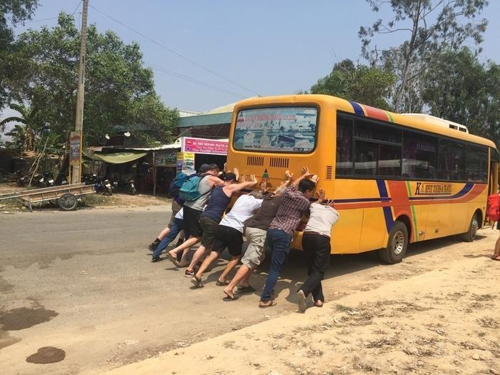 Nữ du khách từng bị giật điện thoại ở Việt Nam nói về mặt trái của du lịch-2