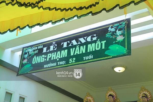 Phạm Hương liên tục khóc nấc, gương mặt tiều tuỵ thấy rõ khi lo hậu sự cho bố-3