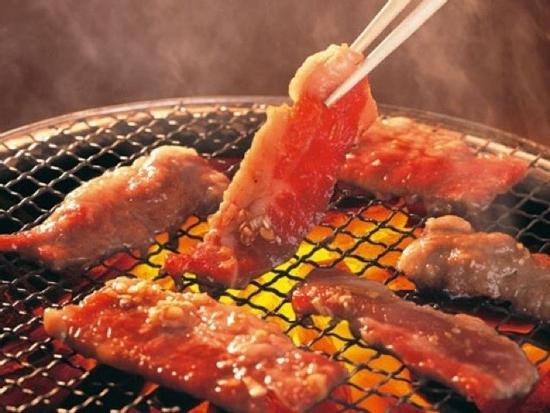 Nấu thịt bò, thịt heo, muốn biết chín hay chưa thì cứ lấy nĩa ra kiểm tra