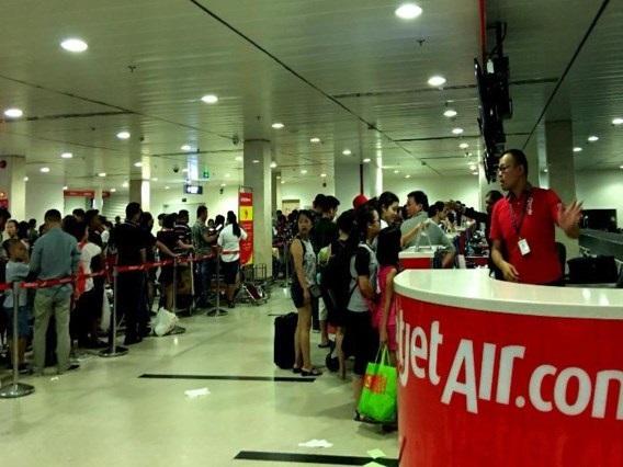 Phi công 'nhắm mắt' hạ cánh an toàn trong bão táp-3