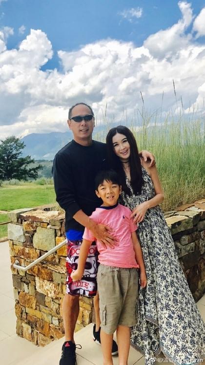 Vợ chồng Ôn Bích Hà cùng con đoàn tụ ở Mỹ sau ồn ào ly thân-4