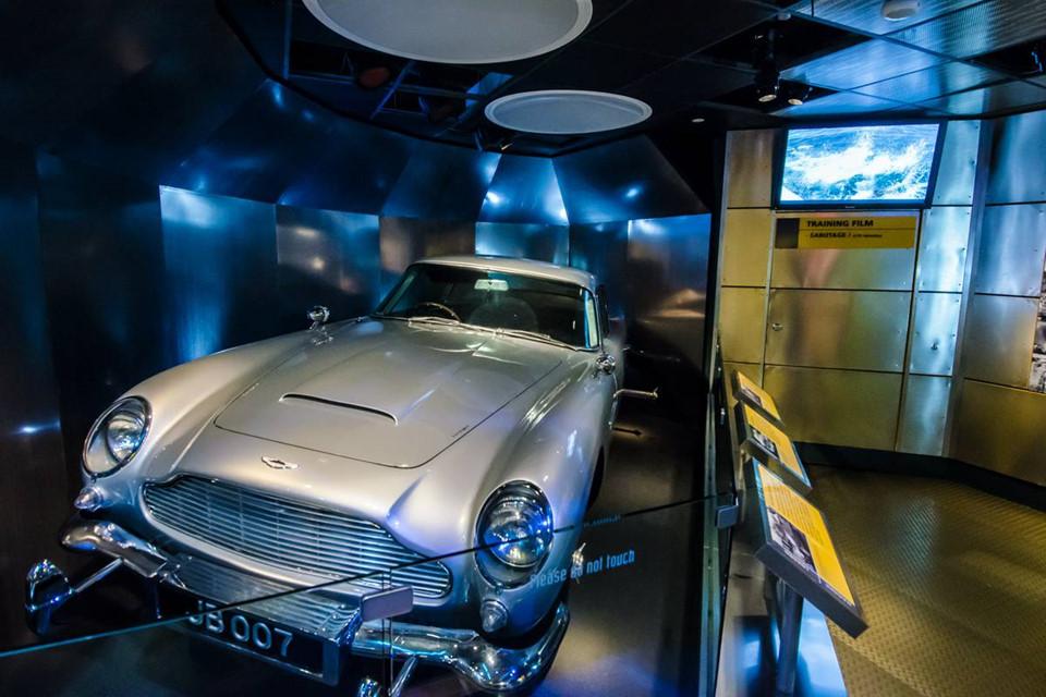 Trò chơi cân não và xe của James Bond ở bảo tàng gián điệp Mỹ-7