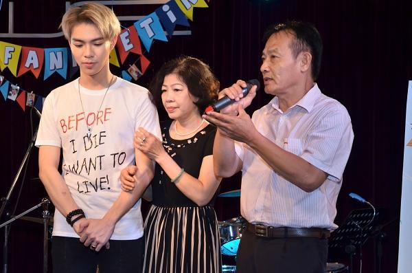 Bất ngờ vì bố Erik hát 'Sau tất cả' ngọt không kém con trai-4