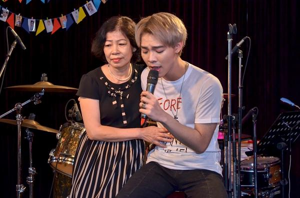 Bất ngờ vì bố Erik hát 'Sau tất cả' ngọt không kém con trai-8