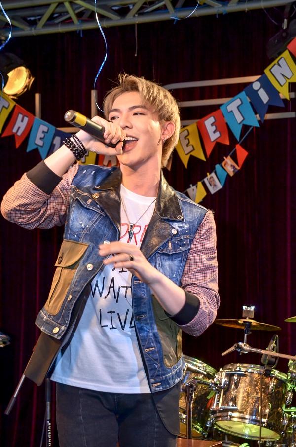 Bất ngờ vì bố Erik hát 'Sau tất cả' ngọt không kém con trai-7