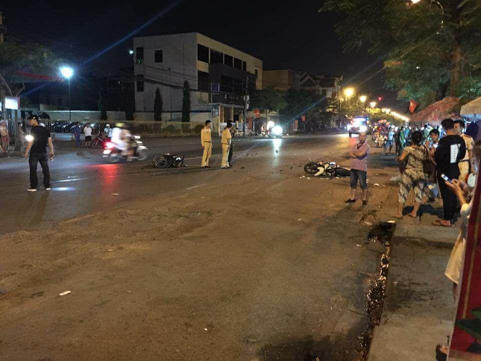 Hải Phòng: Siêu xe Porsche húc 6 người bị thương, xe máy la liệt khắp đường-2