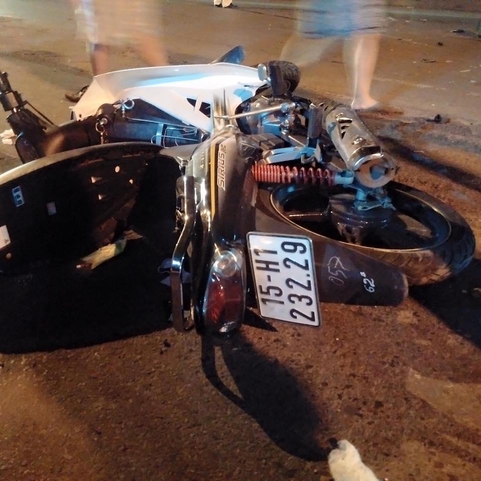 Hải Phòng: Siêu xe Porsche húc 6 người bị thương, xe máy la liệt khắp đường-1