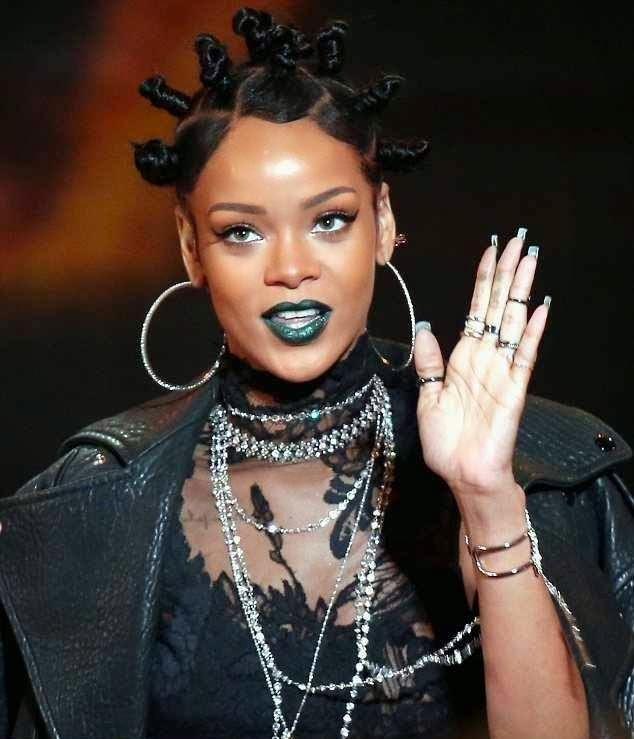 Cùng một kiểu tóc nhái Rihanna: Tóc Tiên đẹp cá tính - Hoàng Thùy lại 'cạn lời'-4