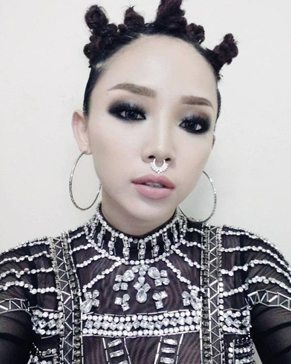 Cùng một kiểu tóc nhái Rihanna: Tóc Tiên đẹp cá tính - Hoàng Thùy lại 'cạn lời'-6