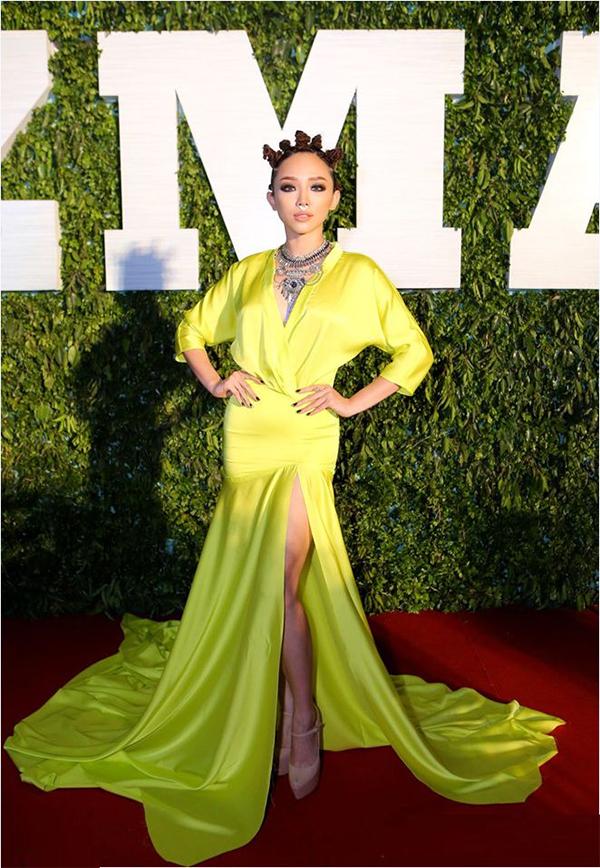 Cùng một kiểu tóc nhái Rihanna: Tóc Tiên đẹp cá tính - Hoàng Thùy lại 'cạn lời'-7