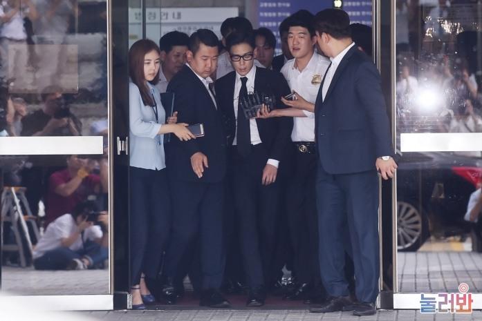 T.O.P bị chỉ trích khi cố quay lại quân đội với tư cách lính cảnh sát-3