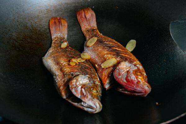 Cá rô phi sốt kiểu này ăn đưa cơm phải biết-4