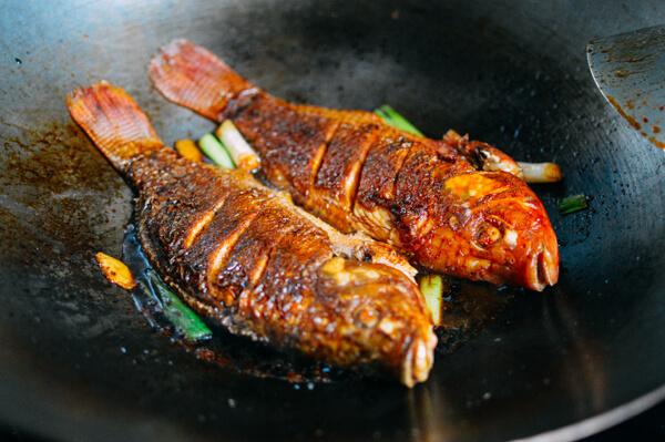 Cá rô phi sốt kiểu này ăn đưa cơm phải biết-6