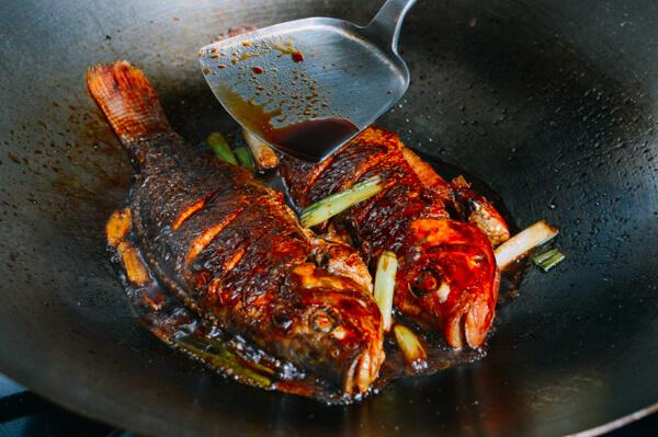 Cá rô phi sốt kiểu này ăn đưa cơm phải biết-7