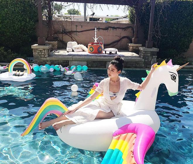 Thêm cô nàng con nhà giàu mặt siêu xinh sở hữu dàn ô tô khiến triệu người mơ ước-11