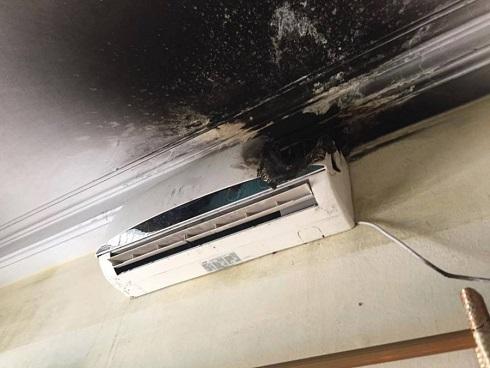 Clip: Cột điện cháy đùng đùng, nổ như pháo trên phố ở Hà Nội-3