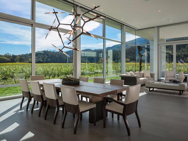 Siêu dinh thự nghìn tỷ gây sốt vì có vườn nho rộng bạt ngàn-9