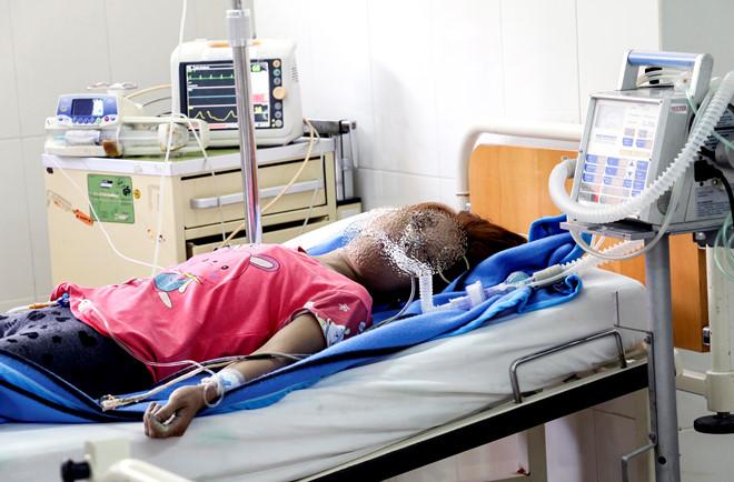 Mẹ cùng con gái 17 tháng tuổi uống thuốc diệt cỏ tự tử-1