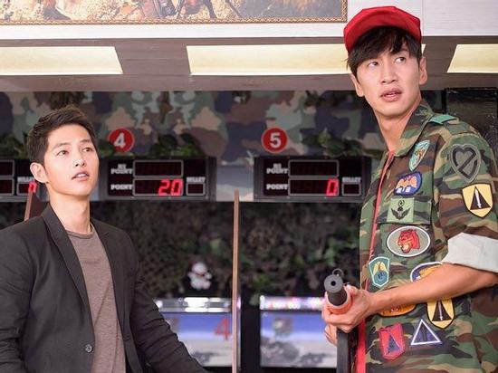 Sao Hàn 31/7: Lee Kwang Soo vẫn không tin Song Joong Ki sắp lấy vợ