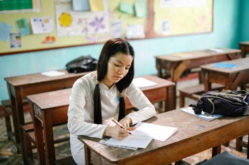 Nhan sắc đời thực của cô lớp trưởng trong 'Cô gái đến từ hôm qua'-1