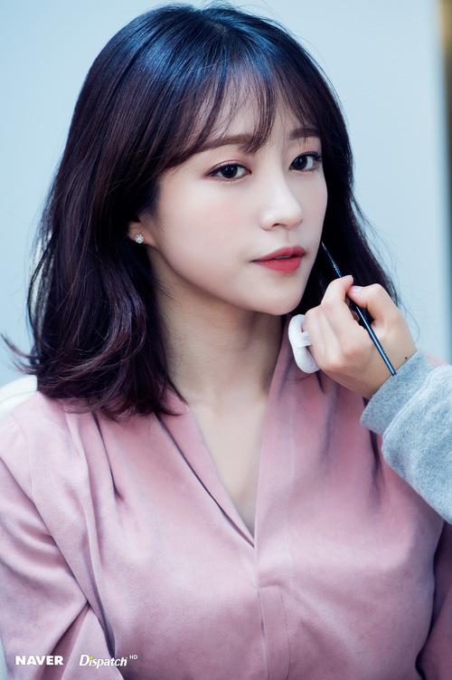 Xuất hiện nữ thần tượng sở hữu gương mặt mộc đẹp đến mức được xếp vào top 5% nhan sắc-4